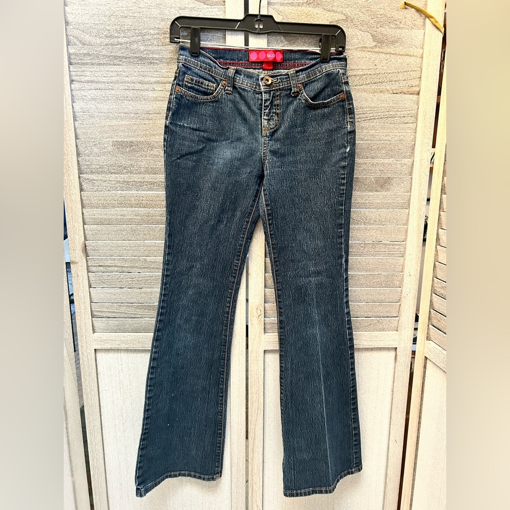 GLO Denim Jeans Size 1 Flare Leg w/ Pockets
Zipper & Button Closure Juniors